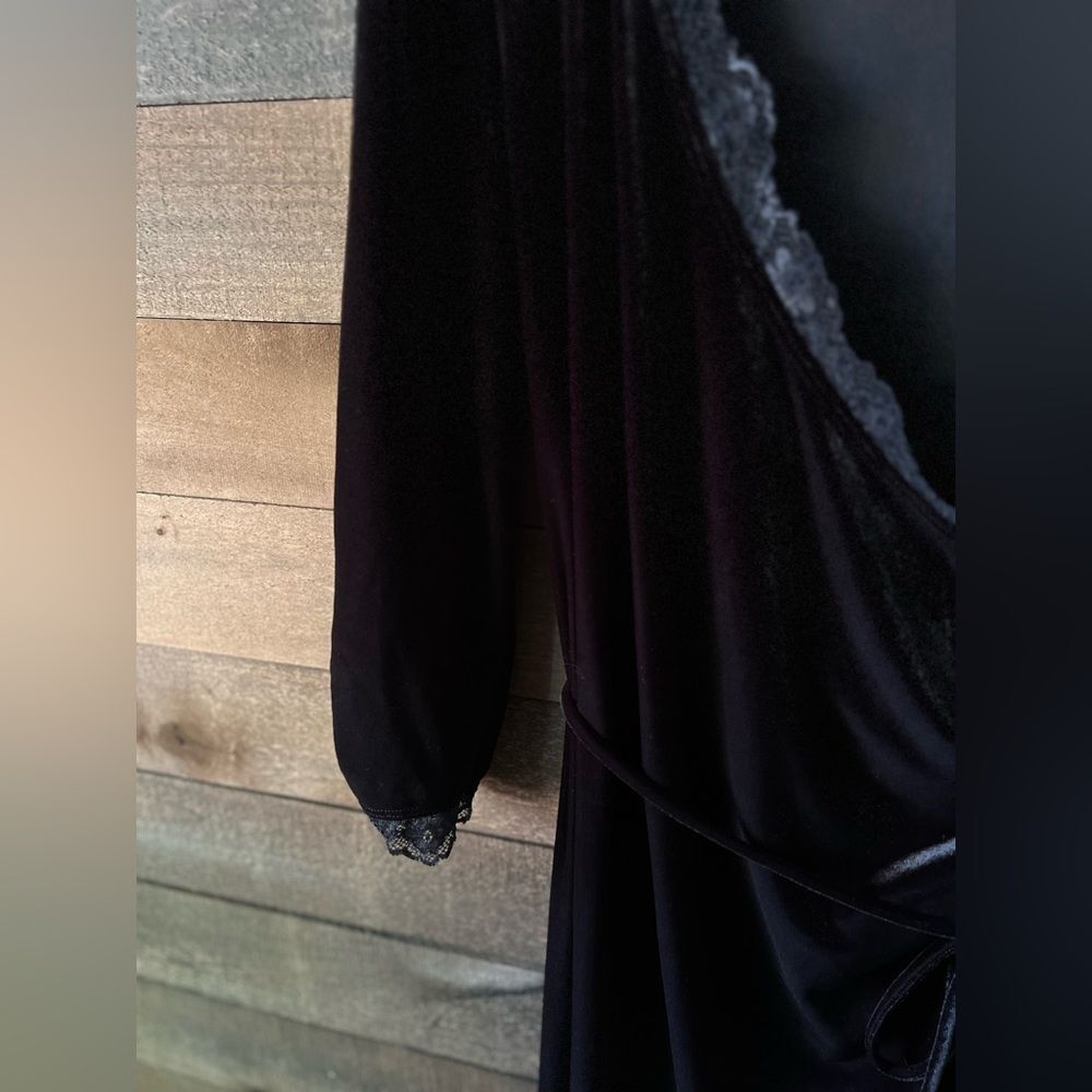 Vintage Black Velvet Wrap Dress Lace Trim Midi Apt. 9 Made USA Size M - Picture 3 of 6